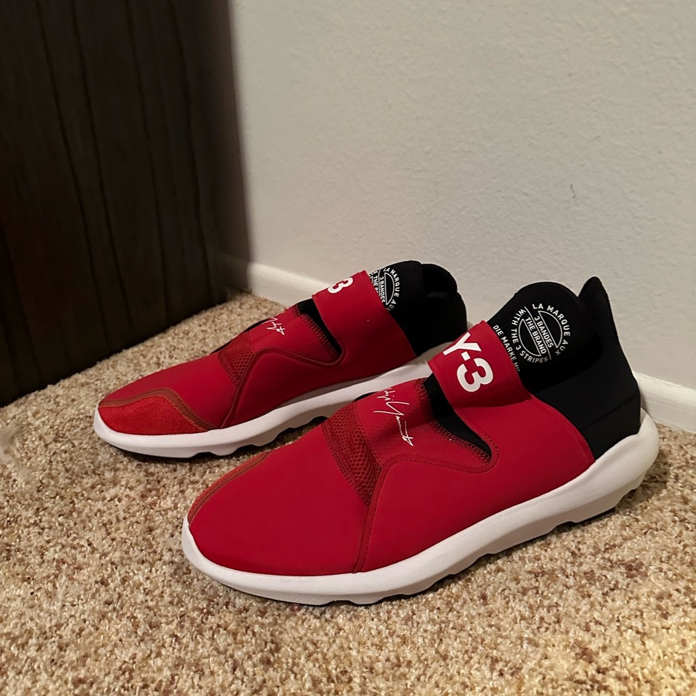 Y-3 yeezy men’s sneakers brand new never worn size 12